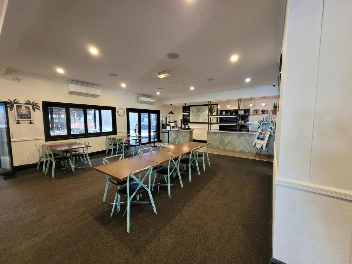 Palm And Pawn Motor Inn Wagga Wagga Kültér fotó