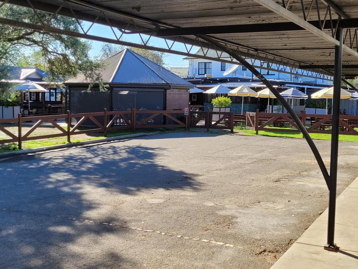 Palm And Pawn Motor Inn Wagga Wagga Kültér fotó