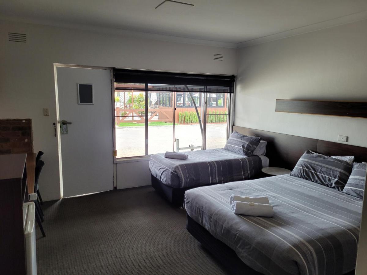 Palm And Pawn Motor Inn Wagga Wagga Kültér fotó