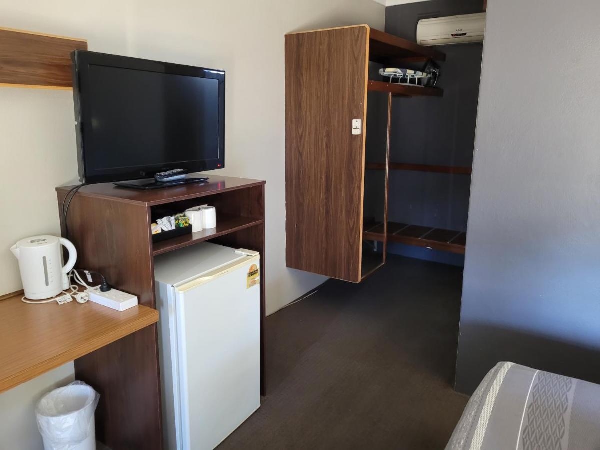 Palm And Pawn Motor Inn Wagga Wagga Kültér fotó